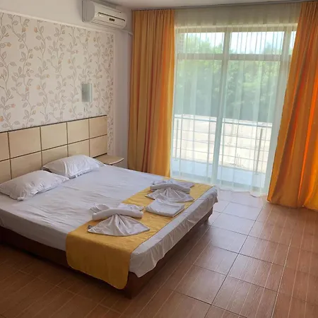 Casa de hóspedes Elva 3*